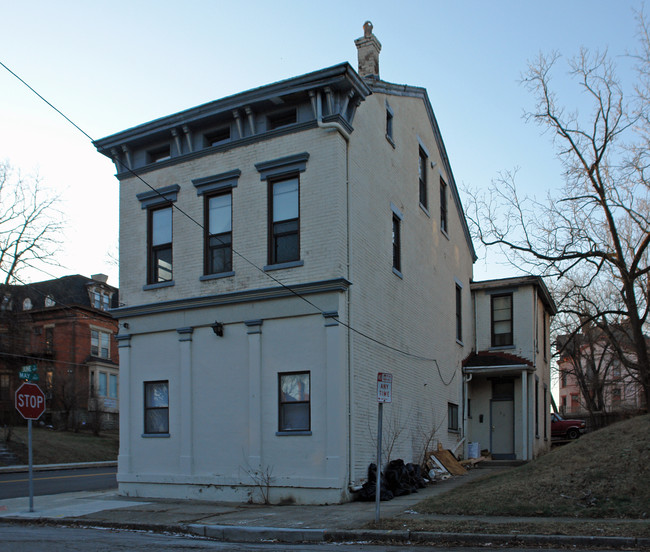 669 June St in Cincinnati, OH - Foto de edificio - Building Photo