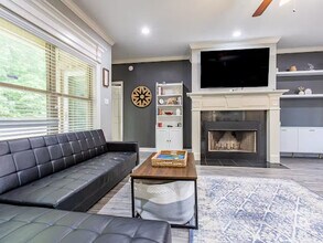 8116 Kanis Oaks Dr in Little Rock, AR - Foto de edificio - Building Photo