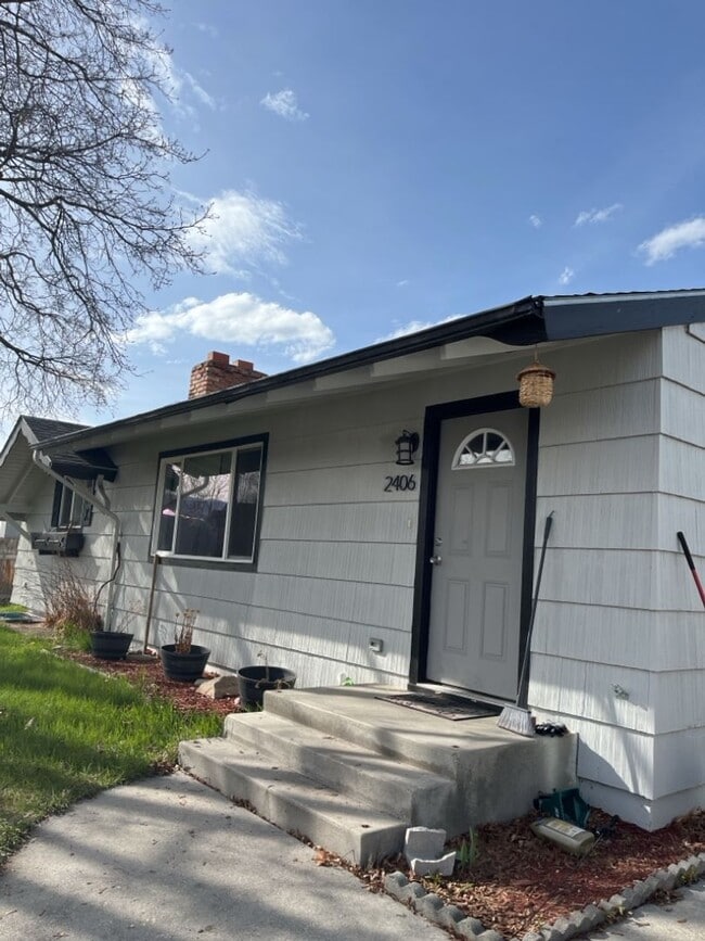 property at 2406 Spurgin Rd W