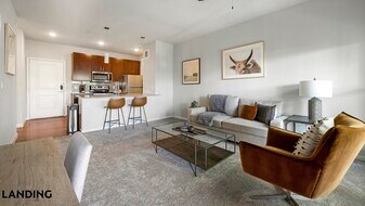 715 W Slaughter Ln in Austin, TX - Building Photo