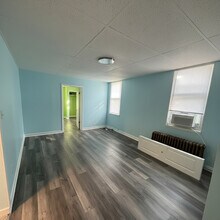 1626 Middle Rd, Unit 1 in Glenshaw, PA - Building Photo - Building Photo