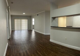 10110 NW 33rd St in Coral Springs, FL - Foto de edificio - Building Photo