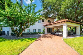 6700 Granada Blvd in Coral Gables, FL - Foto de edificio - Building Photo