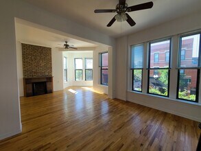 1459 W Taylor St, Unit 3F in Chicago, IL - Foto de edificio - Building Photo
