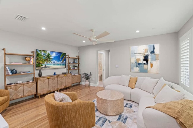 434 9th Ave N