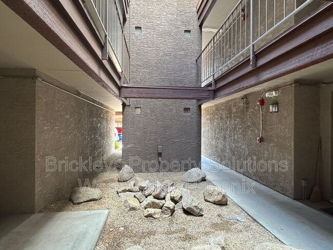 17 E Ruth Ave in Phoenix, AZ - Foto de edificio - Building Photo