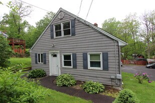 24 Brook St in Seymour, CT - Building Photo
