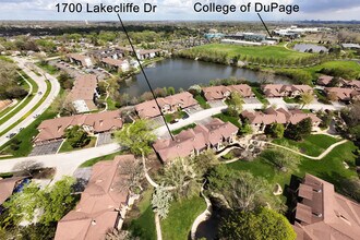 1700 Lakecliffe Dr in Wheaton, IL - Building Photo - Building Photo
