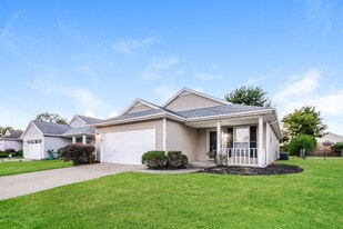 818 Ashley Ct in Trenton, OH - Building Photo