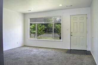 924 Mount Pitt Ave in Medford, OR - Building Photo - Building Photo