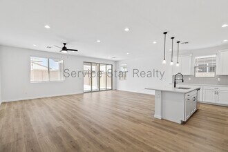5029 W Roundhouse Rd in Phoenix, AZ - Building Photo - Building Photo
