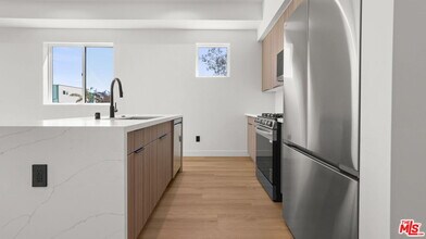 10844 Peach Grove St in Los Angeles, CA - Building Photo - Building Photo