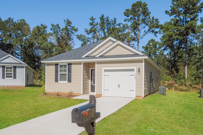 1328 Warrens Way in Manning, SC - Building Photo - Building Photo