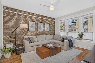 637 W Armitage Ave in Chicago, IL - Foto de edificio - Building Photo