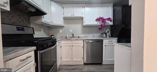 property at 1966 Naylor Rd SE