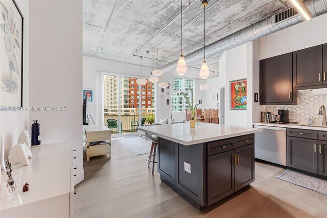 2001 Biscayne Blvd, Unit 26 in Miami, FL - Building Photo - Building Photo
