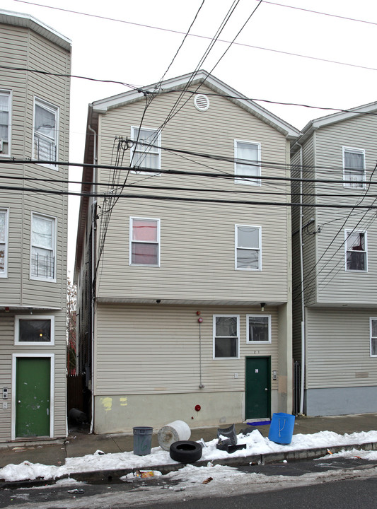 21 Jackson St in Passaic, NJ - Building Photo