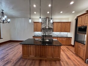 13815 Woods Valley Ct in Valley Center, CA - Building Photo - Building Photo
