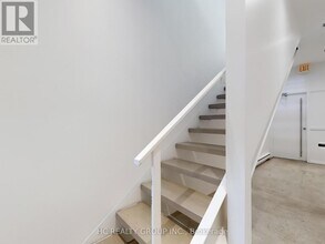 899 Dundas St W in Toronto, ON - Building Photo - Building Photo