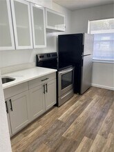 413 Phippen Waiters Rd in Dania Beach, FL - Building Photo - Building Photo