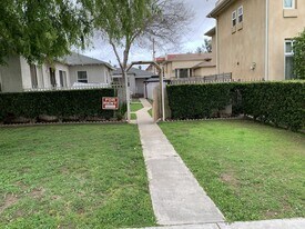 1026 Elm Ave, Unit Unit #A in Glendale, CA - Building Photo