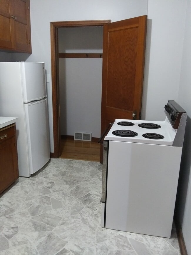 105 S Lindberg Ave in Dunnell, MN - Building Photo - Building Photo