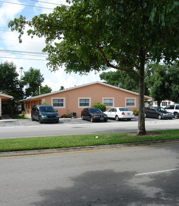 5972 NW 19th St in Fort Lauderdale, FL - Foto de edificio