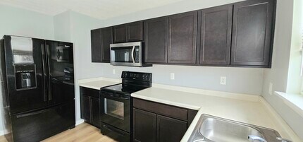 8048 Grove Berry Dr in Indianapolis, IN - Building Photo - Building Photo