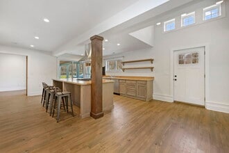 39 Hunting Ridge Rd in Greenwich, CT - Foto de edificio - Building Photo