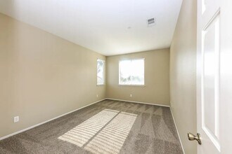 6976 Lisa Dr in Fontana, CA - Building Photo - Building Photo