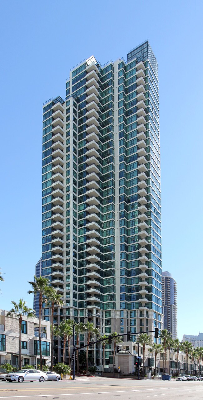 The Grande Santa Fe Place in San Diego, CA - Foto de edificio - Building Photo