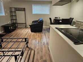 908 Delta Ave, Unit 5 in Marysville, WA - Building Photo - Building Photo