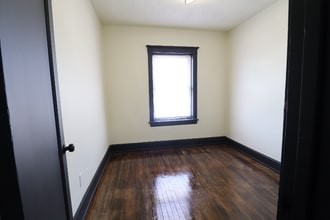 673 Delaware St, Unit 2N in Gary, IN - Foto de edificio - Building Photo