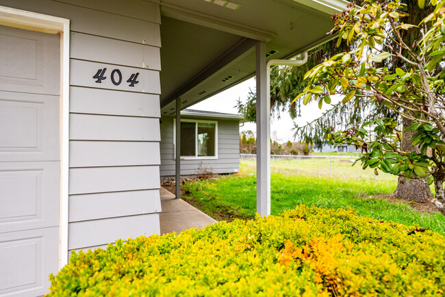 404 Hillview Dr in Lebanon, OR - Building Photo - Building Photo