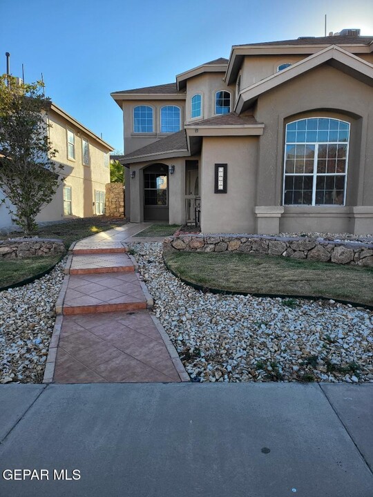 12524 Sun Spirit Dr in El Paso, TX - Building Photo