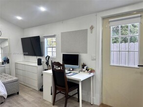 10800 NW 22nd Ct in Miami, FL - Building Photo - Building Photo