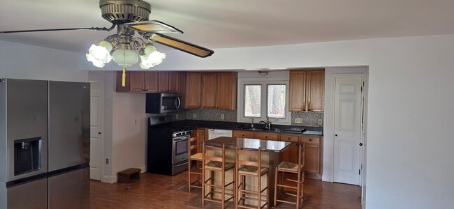 32 Theresa St, Unit Left in Woonsocket, RI - Building Photo - Building Photo