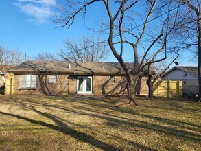 6708 Robindale Rd in Forest Hill, TX - Building Photo - Building Photo