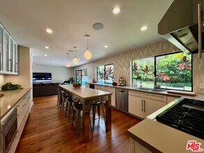 6435 Innsdale Dr in Los Angeles, CA - Building Photo - Building Photo