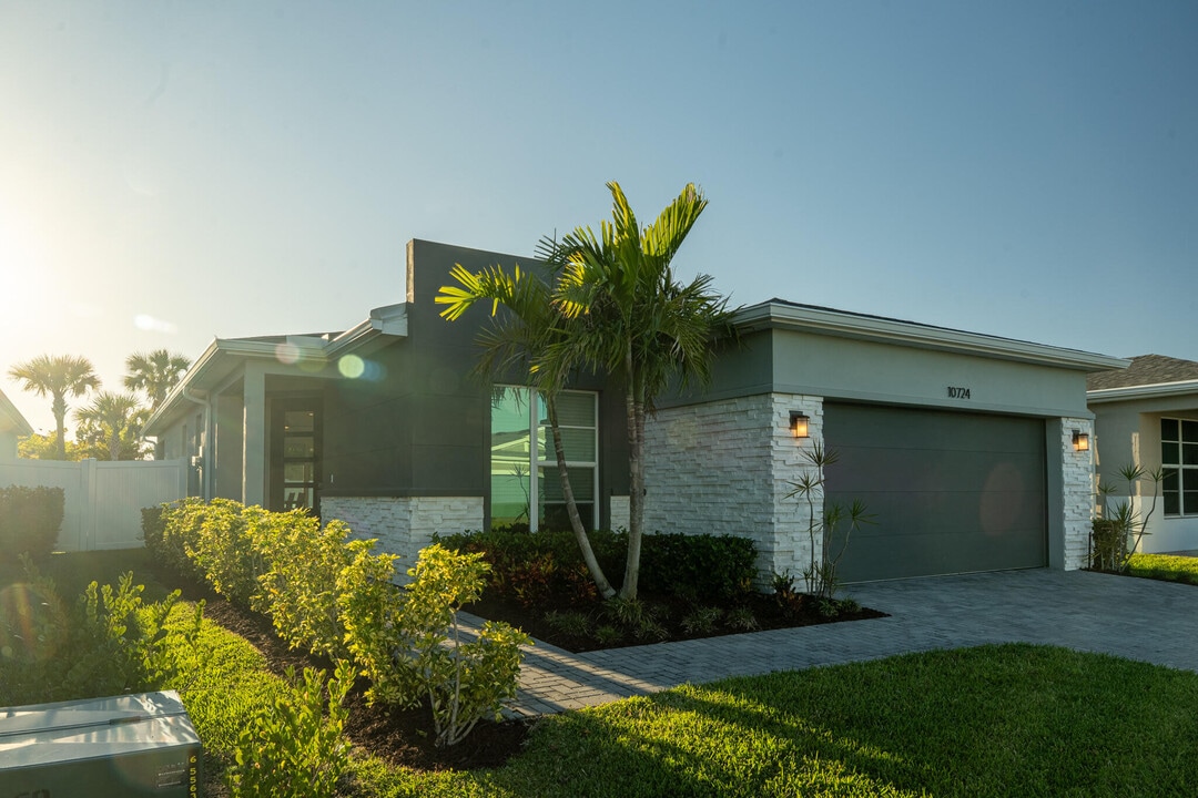 10724 SW Gloriana St in Port St. Lucie, FL - Building Photo