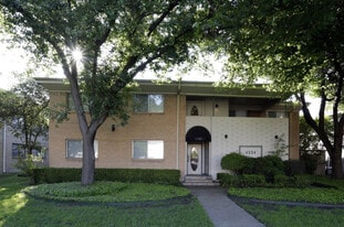 Hilton Arms in Dallas, TX - Building Photo