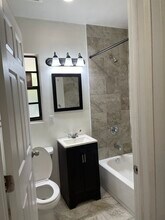 715 NE 92nd St, Unit # 2 in Miami Shores, FL - Building Photo - Building Photo