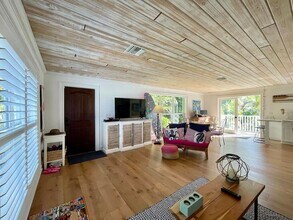 924 Coquina Ln, Unit 4 in Vero Beach, FL - Building Photo - Building Photo