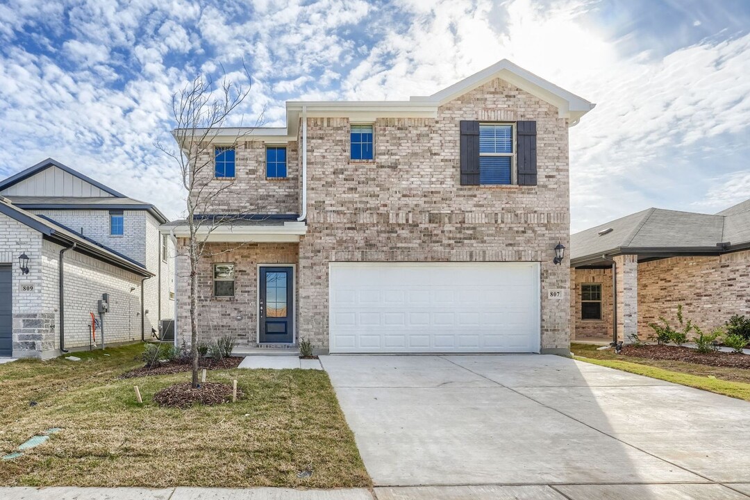 807 Lullaby Ln in McKinney, TX - Building Photo