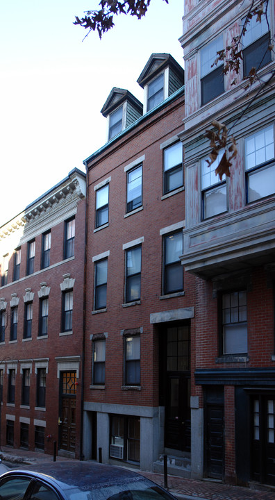 14 S Russell St in Boston, MA - Foto de edificio