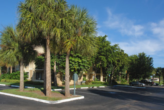 Summerbreeze Condominium in Sunrise, FL - Building Photo - Building Photo