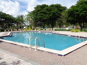 901 SW 138th Ave in Pembroke Pines, FL - Building Photo - Building Photo