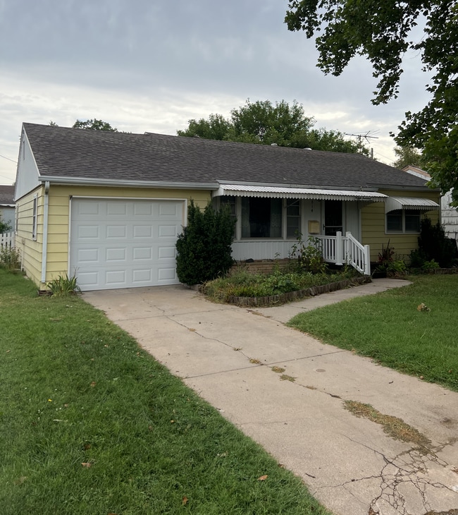 property at 814 W 22nd Ave