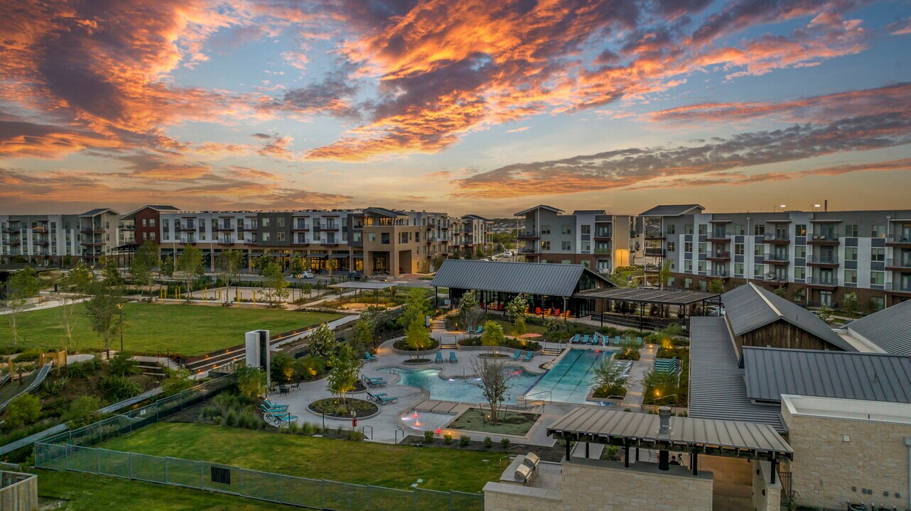 The Brick and Mortar District Apartments in Kyle, TX - Foto de edificio