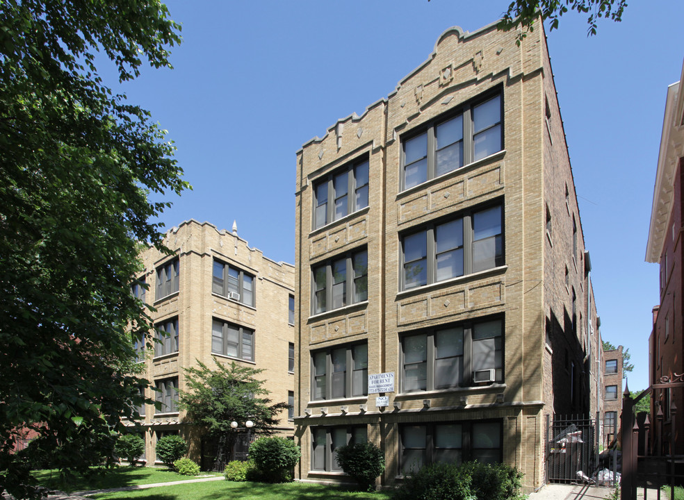 1020-1030 E Hyde Park Blvd in Chicago, IL - Building Photo